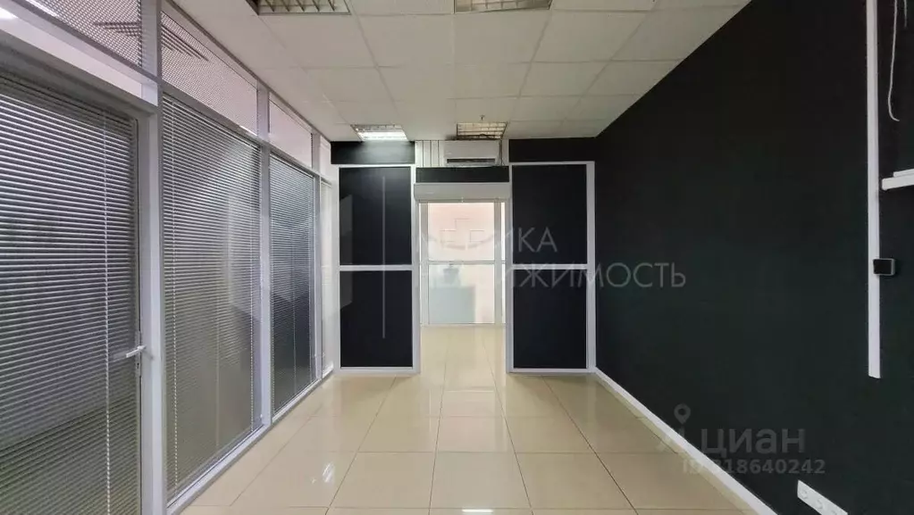 Помещение свободного назначения в Тюменская область, Тюмень ул. ... - Фото 1