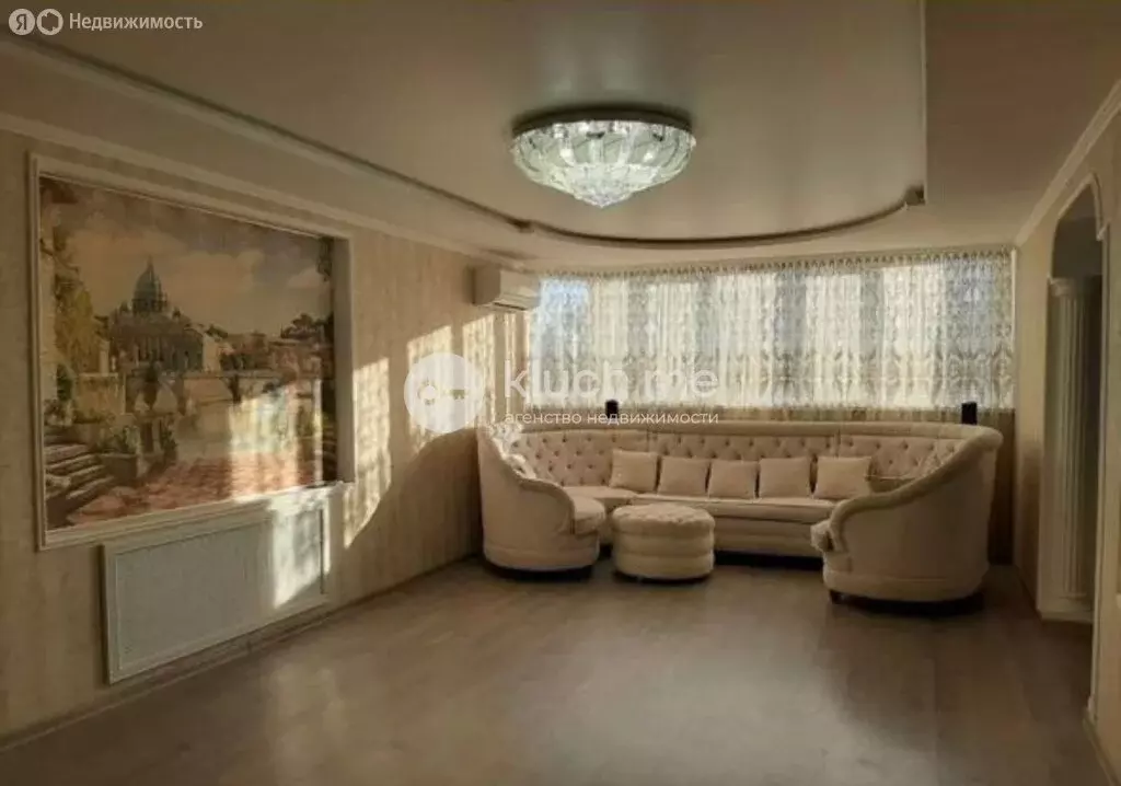 3-комнатная квартира: Казань, проспект Универсиады, 12 (100 м) - Фото 0