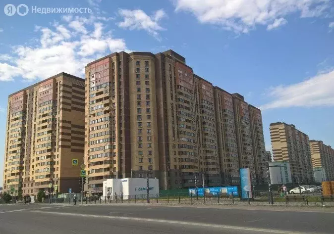 3-комнатная квартира: Тюмень, улица Тимофея Чаркова, 81 (95 м) - Фото 1