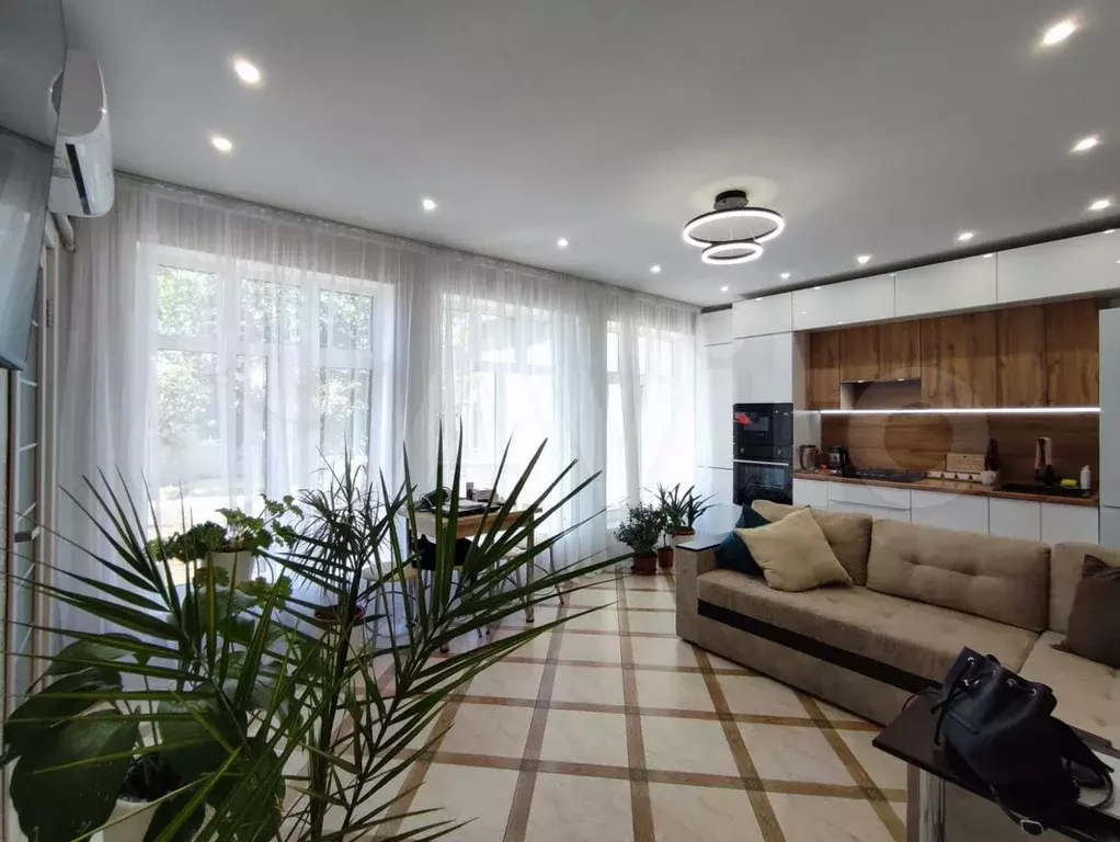 2-к. квартира, 60 м, 1/1 эт. - Фото 1