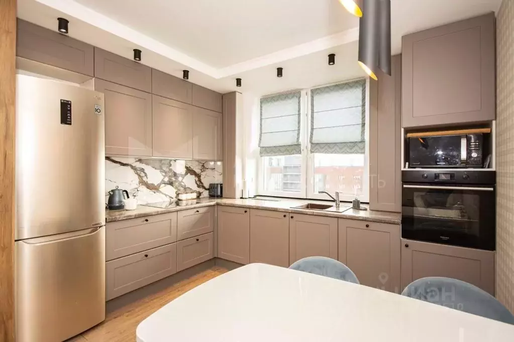 2-к кв. Тюменская область, Тюмень ул. Тимофея Чаркова, 81к2 (55.0 м) - Фото 1