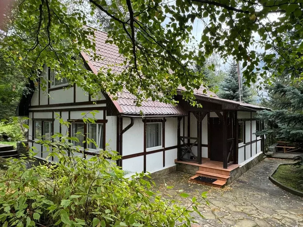 Дом в Карачаево-Черкесия, Зеленчукский район, с. Архыз  (140 м) - Фото 1