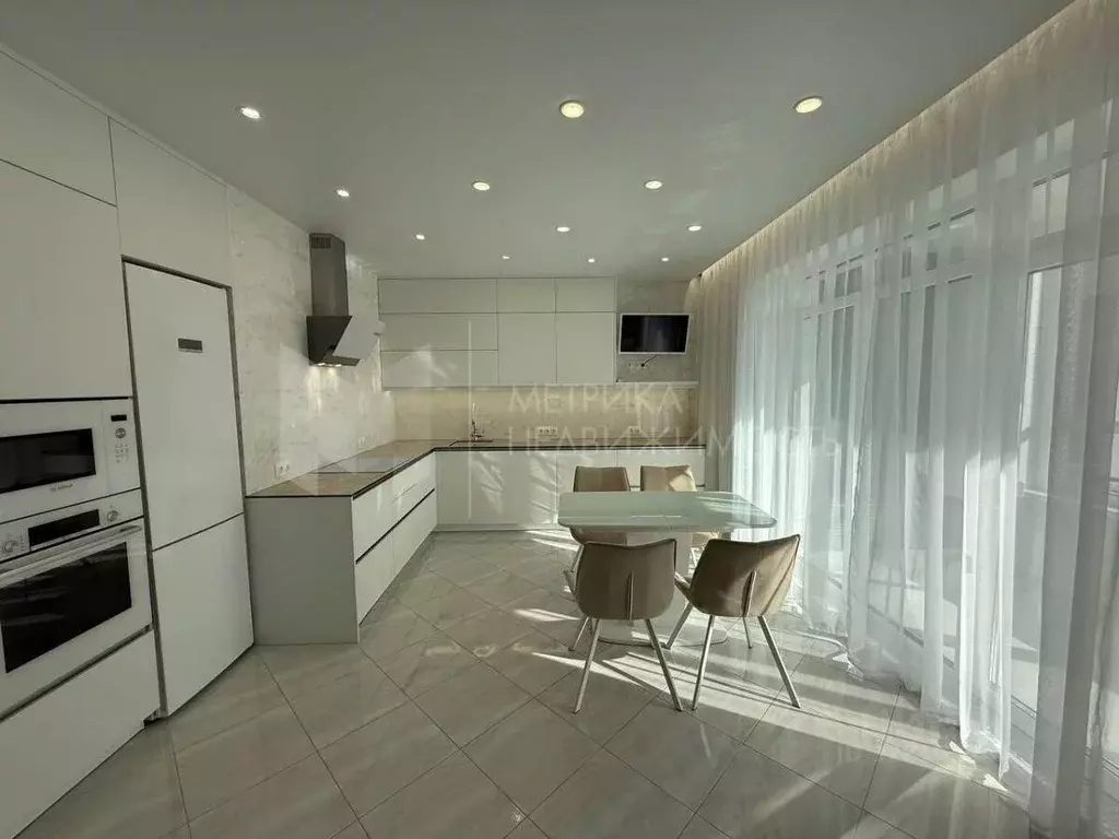 3-к кв. Тюменская область, Тюмень ул. Пожарных и Спасателей, 3к1 (98.7 ... - Фото 1