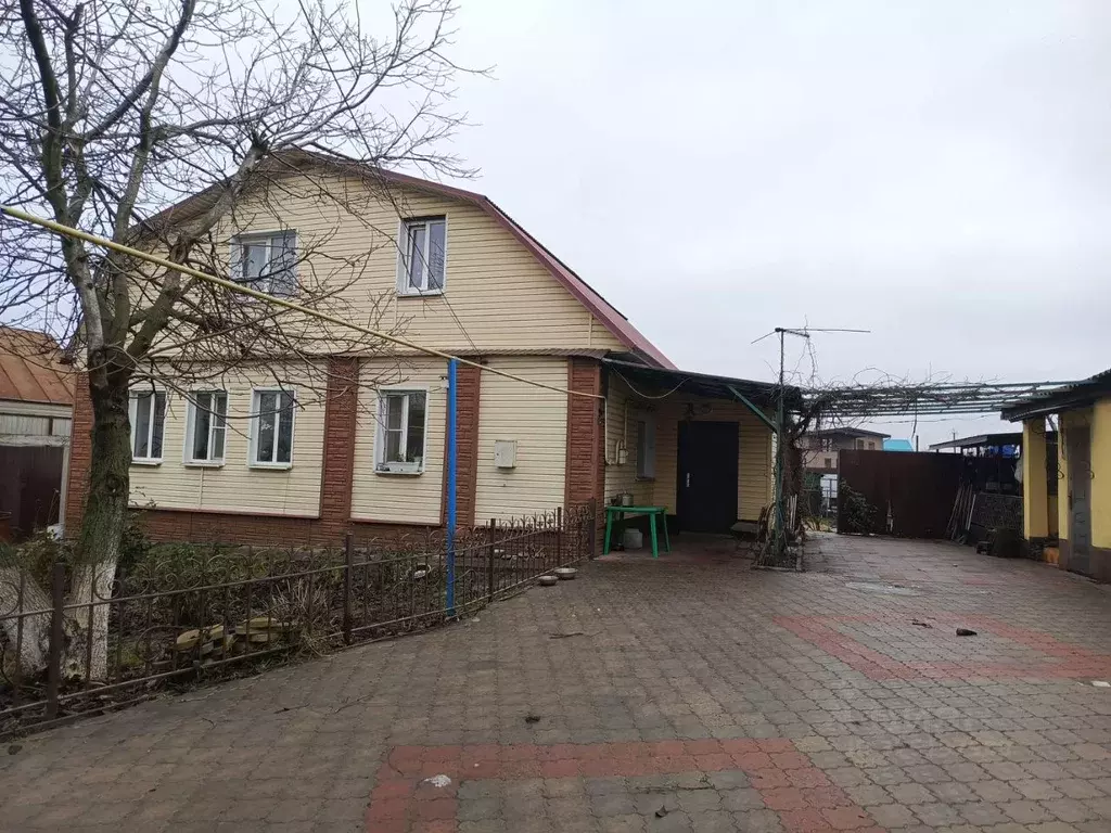 Дом в Курская область, Октябрьский район, Черницынский сельсовет, с. ... - Фото 1