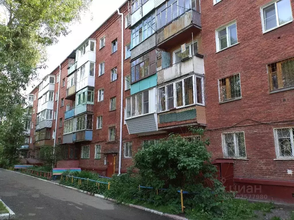 2-к кв. Омская область, Омск просп. Мира, 84А (46.0 м) - Фото 0