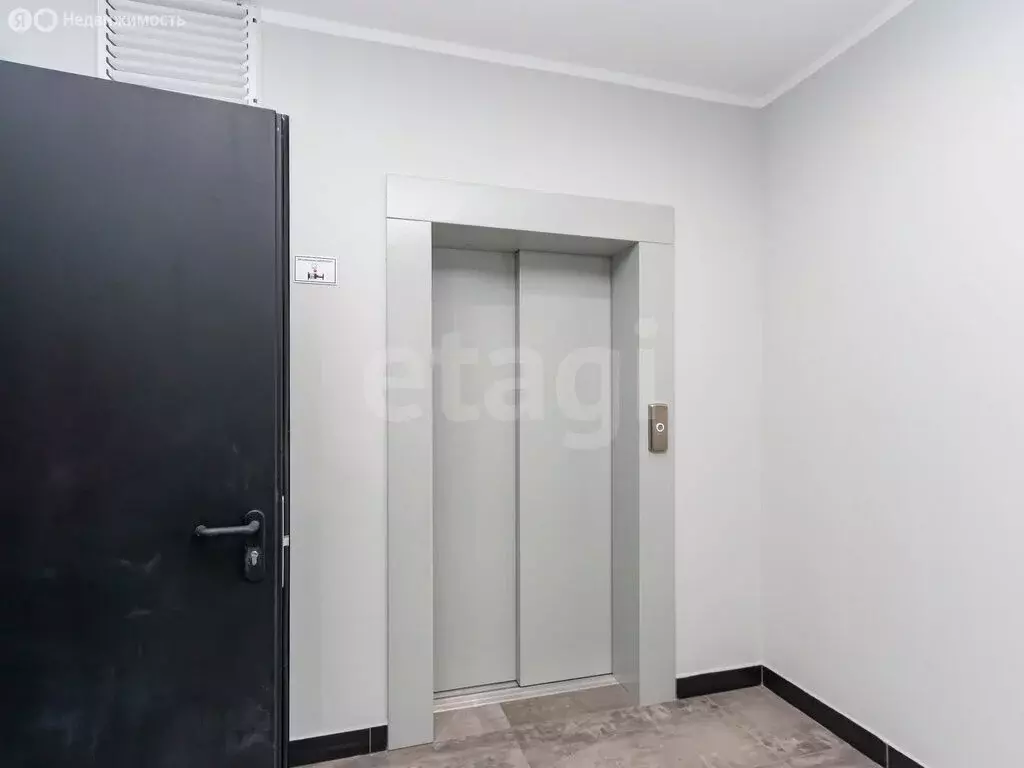 3-комнатная квартира: Тюмень, улица Василия Подшибякина, 9 (86.7 м) - Фото 0