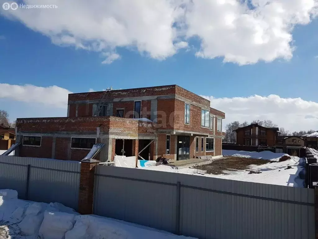 Дом в Ленинское, микрорайон Классика (620 м) - Фото 1