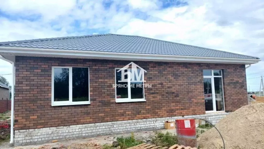 Дом в Брянская область, Брянский район, Отрадненское с/пос, с. ... - Фото 1