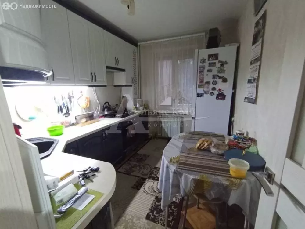 4-комнатная квартира: Георгиевск, улица Салогубова, 3 (77 м) - Фото 0