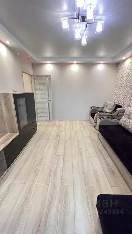 3-к кв. Свердловская область, Екатеринбург ул. Новаторов, 8В (90.0 м) - Фото 0