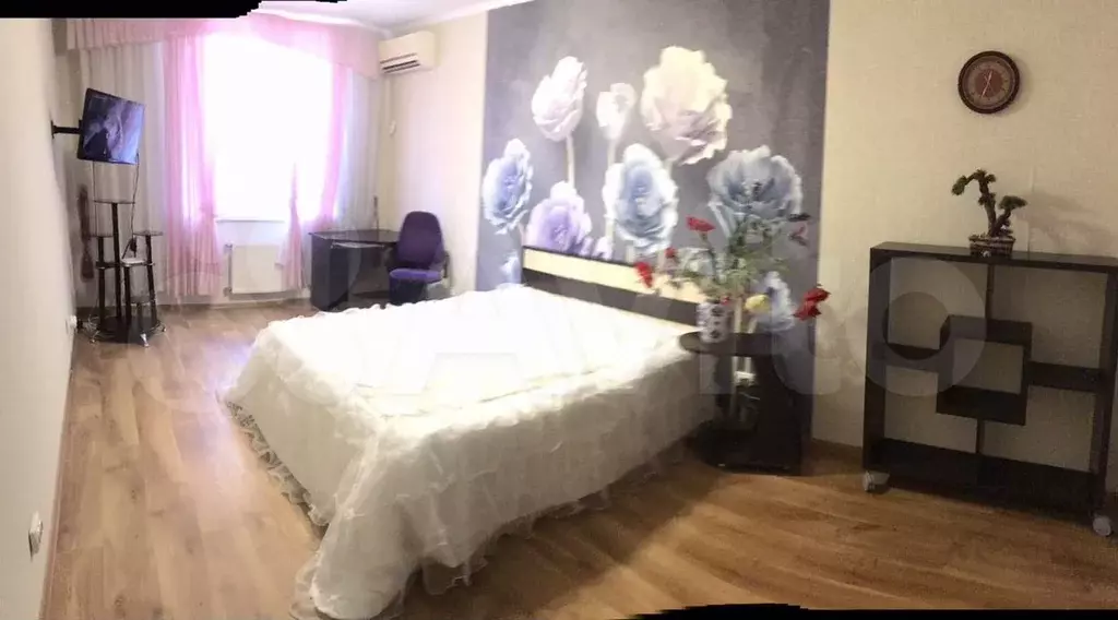 1-к. квартира, 60 м, 1/10 эт. - Фото 1
