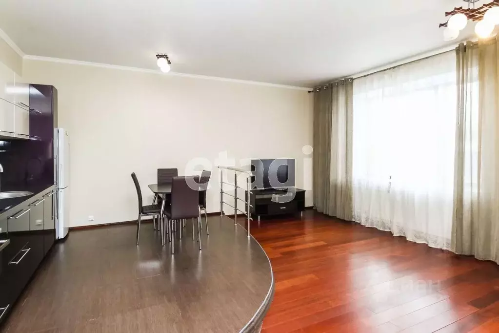 3-к кв. Тюменская область, Тюмень ул. Хохрякова, 45 (110.0 м) - Фото 1