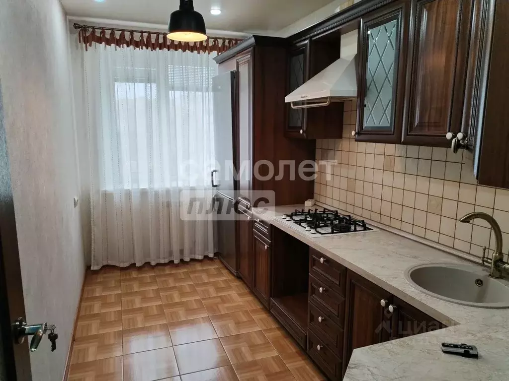 3-к кв. Саратовская область, Энгельс Одесская ул., 83 (56.4 м) - Фото 0