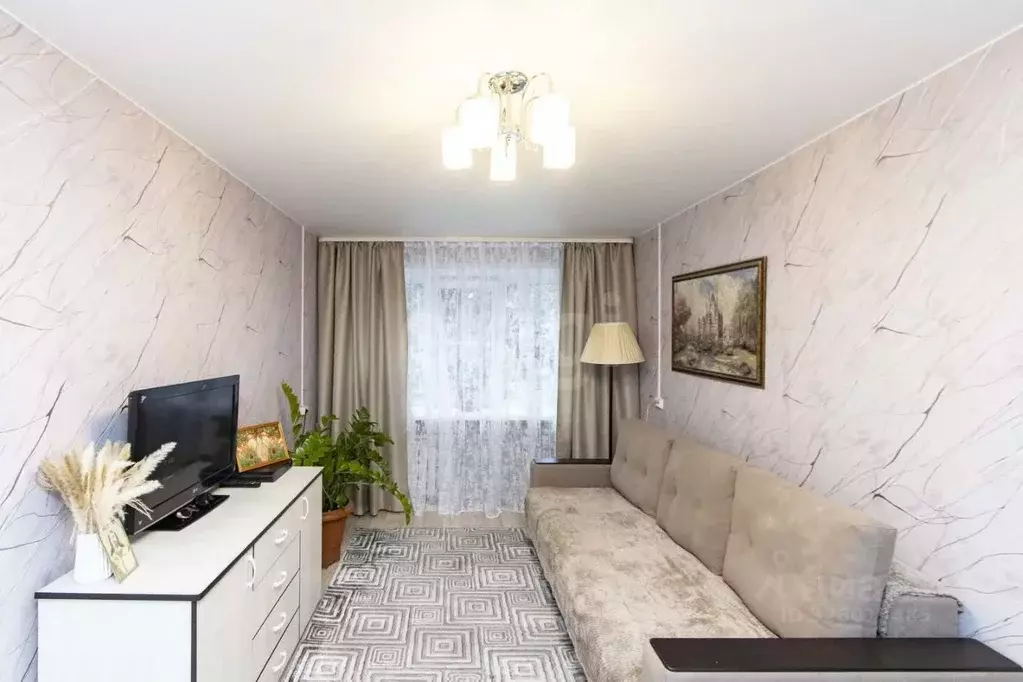 2-к кв. Тюменская область, Тюмень ул. 50 лет Октября, 47 (42.0 м) - Фото 1