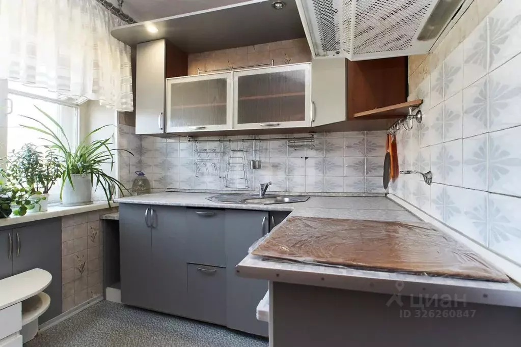 2-к кв. Тюменская область, Тюмень Одесская ул., 63 (43.1 м) - Фото 1