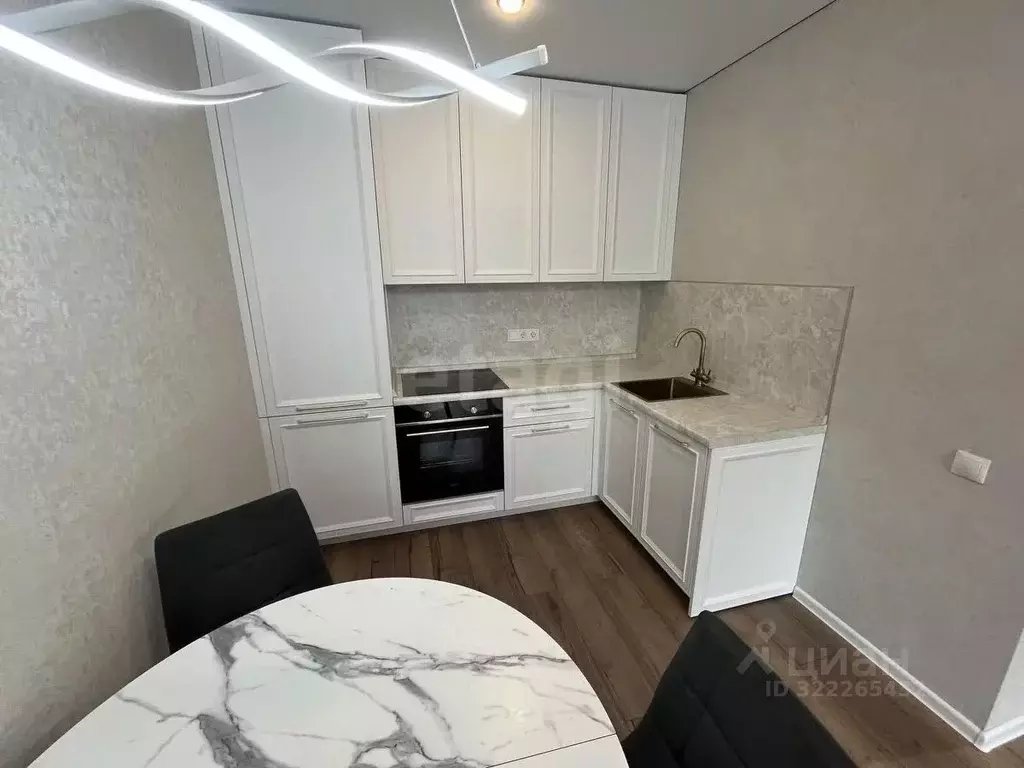 1-к кв. Тюменская область, Тюмень ул. Первооткрывателей, 10 (37.0 м) - Фото 0