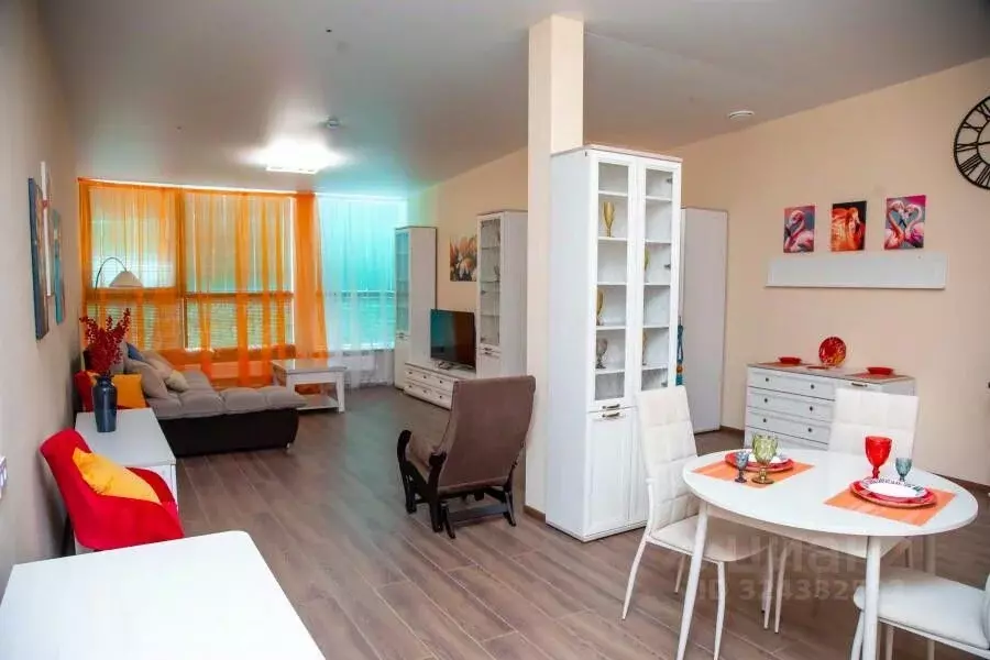 2-к кв. Ленинградская область, Тихвин 3-й мкр, 36А (83.0 м) - Фото 1