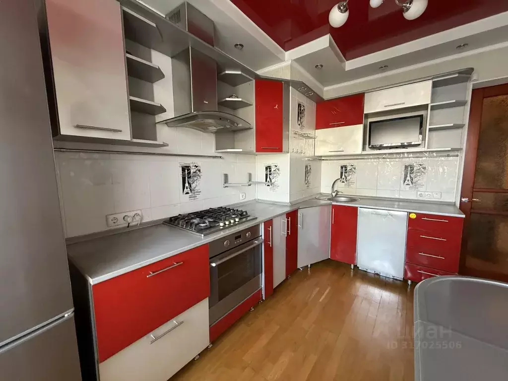 3-к кв. Оренбургская область, Оренбург ул. Чкалова, 45 (62.8 м) - Фото 0