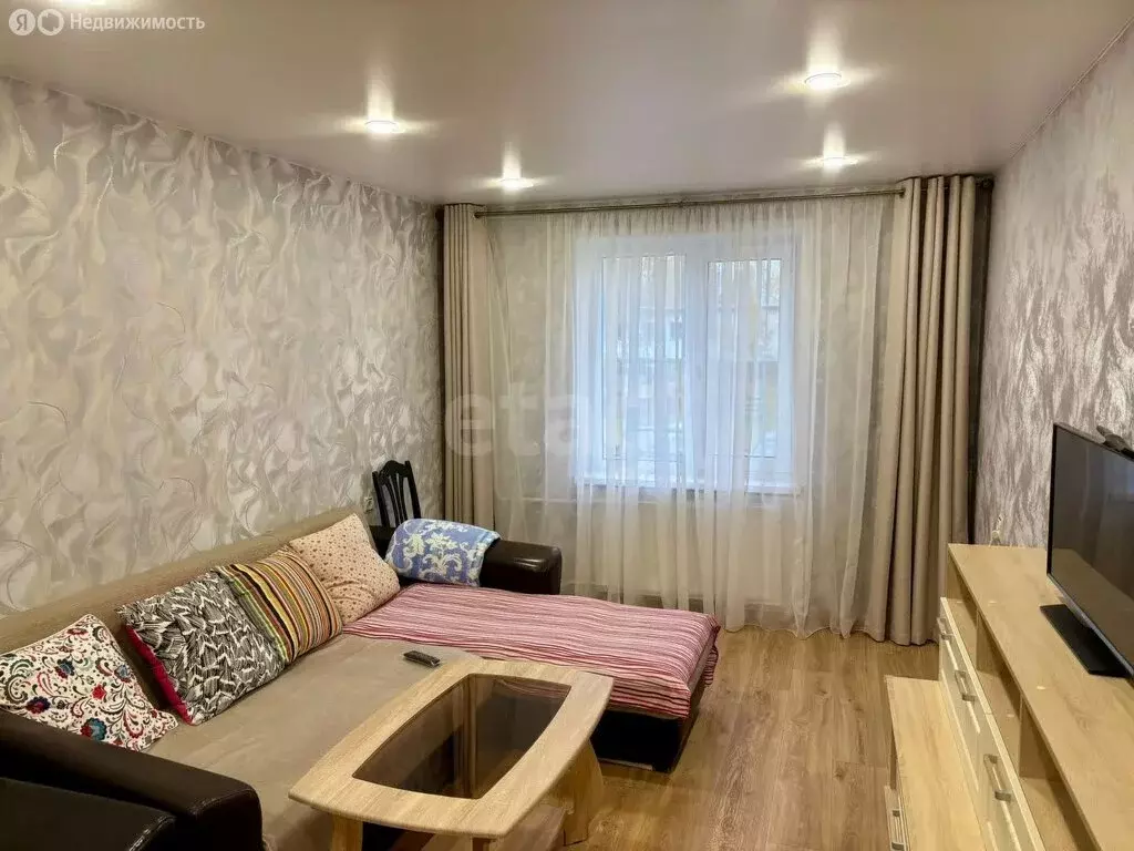 3-комнатная квартира: Остров, улица Чкалова, 2 (65.2 м) - Фото 0