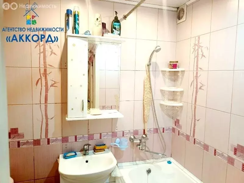 3-комнатная квартира: Барнаул, улица Попова, 34 (47.1 м) - Фото 0