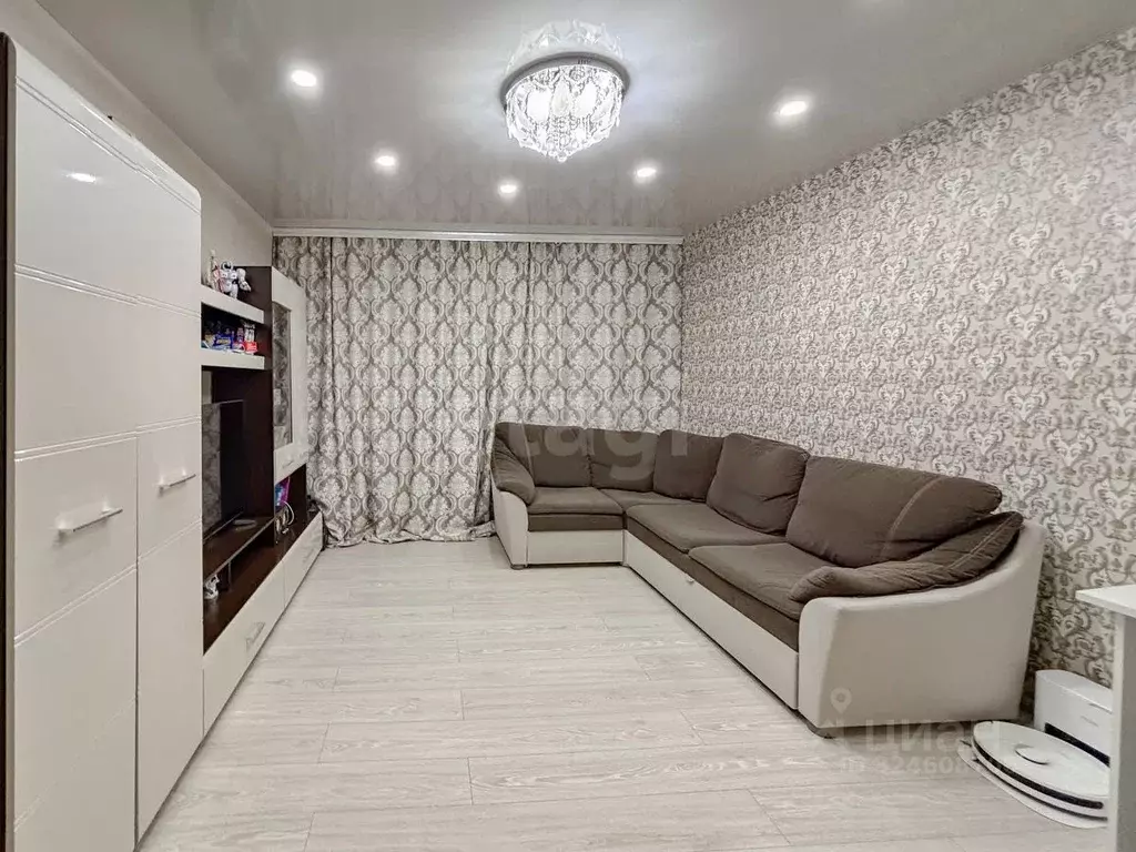 2-к кв. Псковская область, Псков Октябрьский просп., 12 (52.9 м) - Фото 1