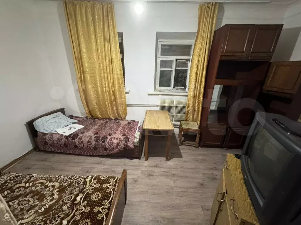 Комната 16 м в 4-к., 1/1 эт. - Фото 0
