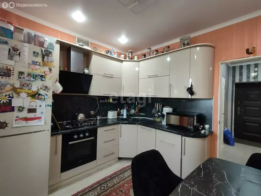 2-комнатная квартира: Губкин, Севастопольская улица, 109 (67 м) - Фото 2