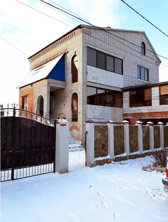 Дом в Оренбургская область, Бузулук ул. Карамзина, 12 (380 м) - Фото 0