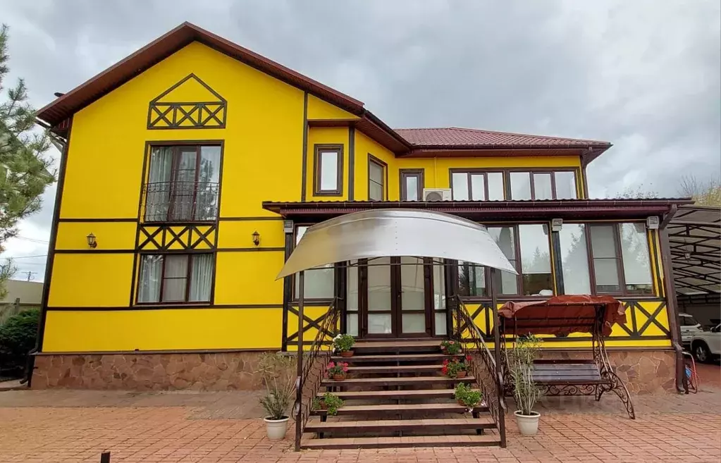 Дом в Саратовская область, Энгельс проезд Тургеневский, 1 (261 м) - Фото 1