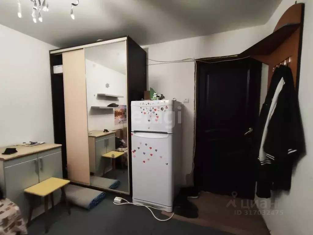 Комната Свердловская область, Екатеринбург ул. Умельцев, 7 (11.4 м) - Фото 1
