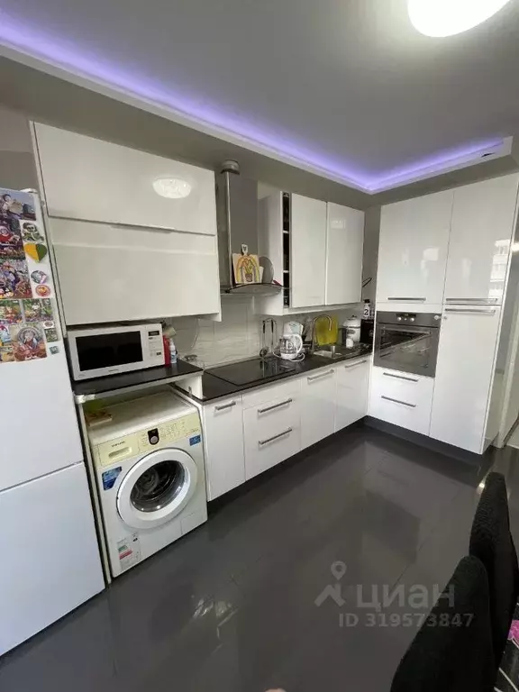 2-к кв. Омская область, Омск Звездная ул., 6 (68.0 м) - Фото 1