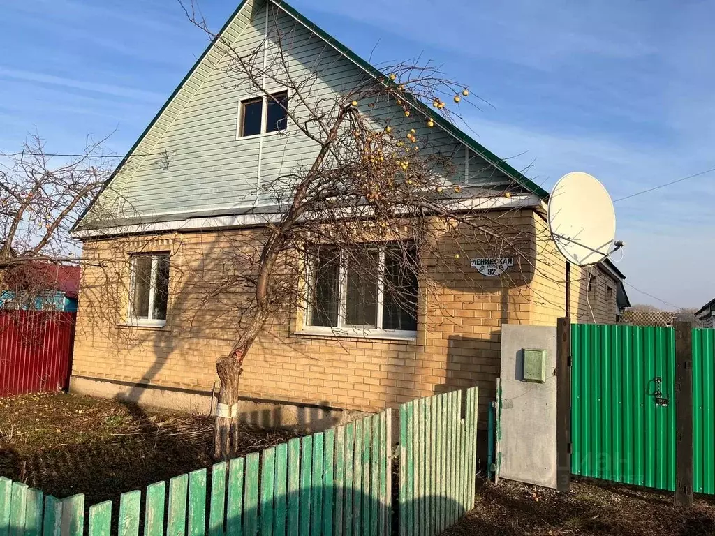 Дом в Оренбургская область, Саракташский район, с. Черный Отрог ... - Фото 1