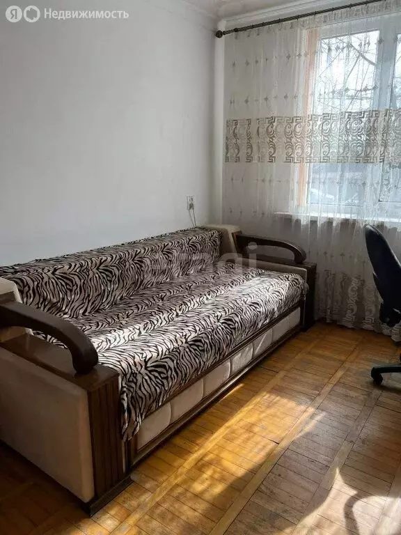 3-комнатная квартира: Нальчик, улица Идарова, 34 (72.8 м) - Фото 1