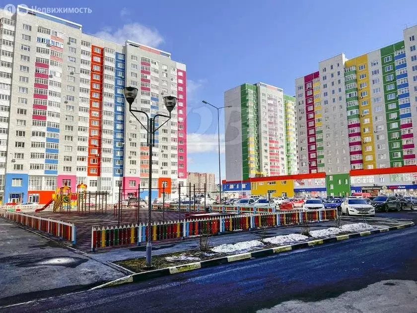 3-комнатная квартира: Тюмень, улица Федюнинского, 60к2 (92 м) - Фото 1