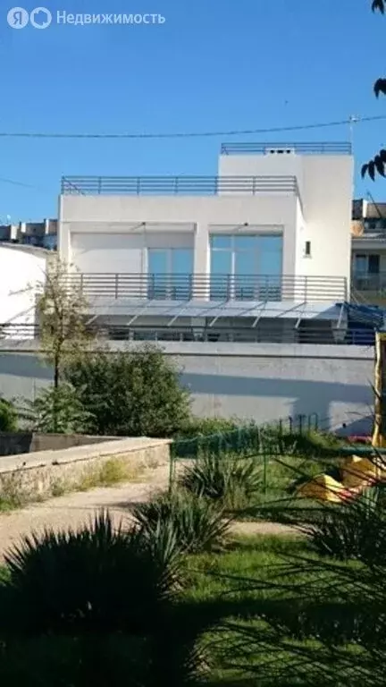 Дом в Евпатория, улица Революции (220 м) - Фото 0
