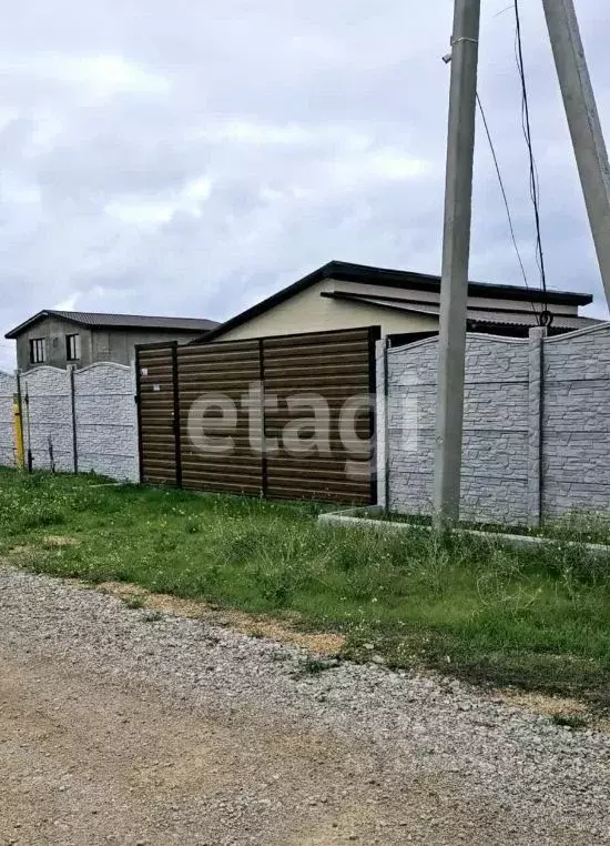 Участок в Крым, Сакский район, с. Уютное ул. Береговая, 3 (8.4 сот.) - Фото 0
