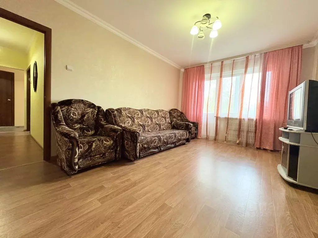 2-к кв. Брянская область, Брянск ул. Брянского Фронта, 18 (65.0 м) - Фото 0