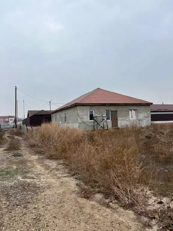 Дом в Астраханская область, с. Красный Яр ул. Березовая, 16 (180 м) - Фото 1