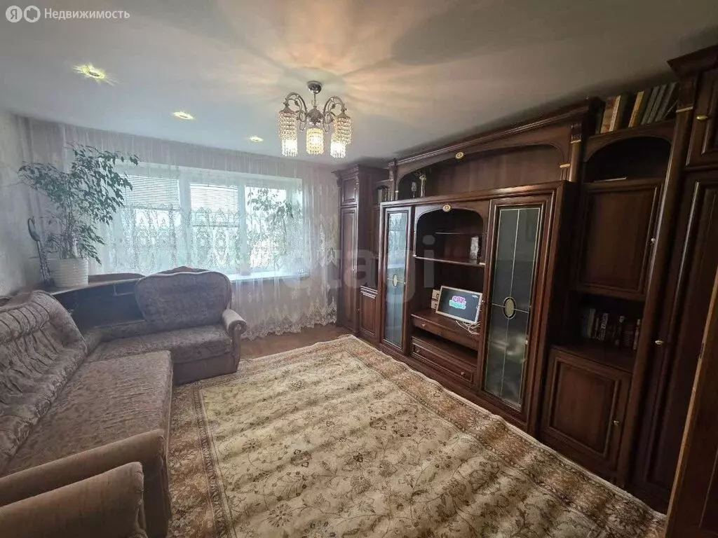 3-комнатная квартира: Чебоксары, улица Ахазова, 5 (60 м) - Фото 1