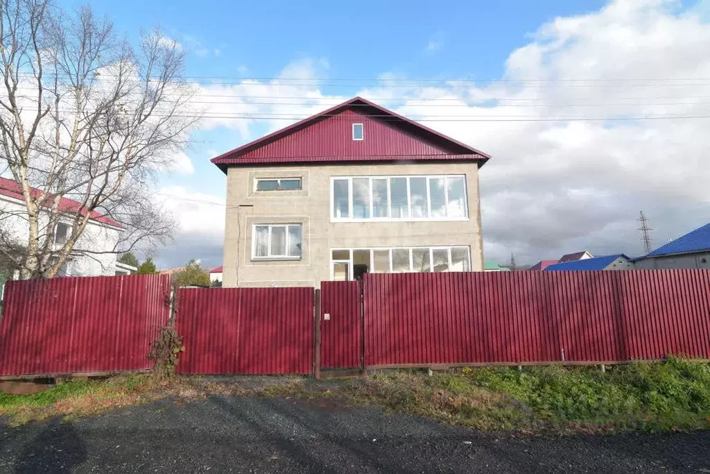 Дом в Сахалинская область, Южно-Сахалинск Плодородная ул., 27 (193 м) - Фото 1