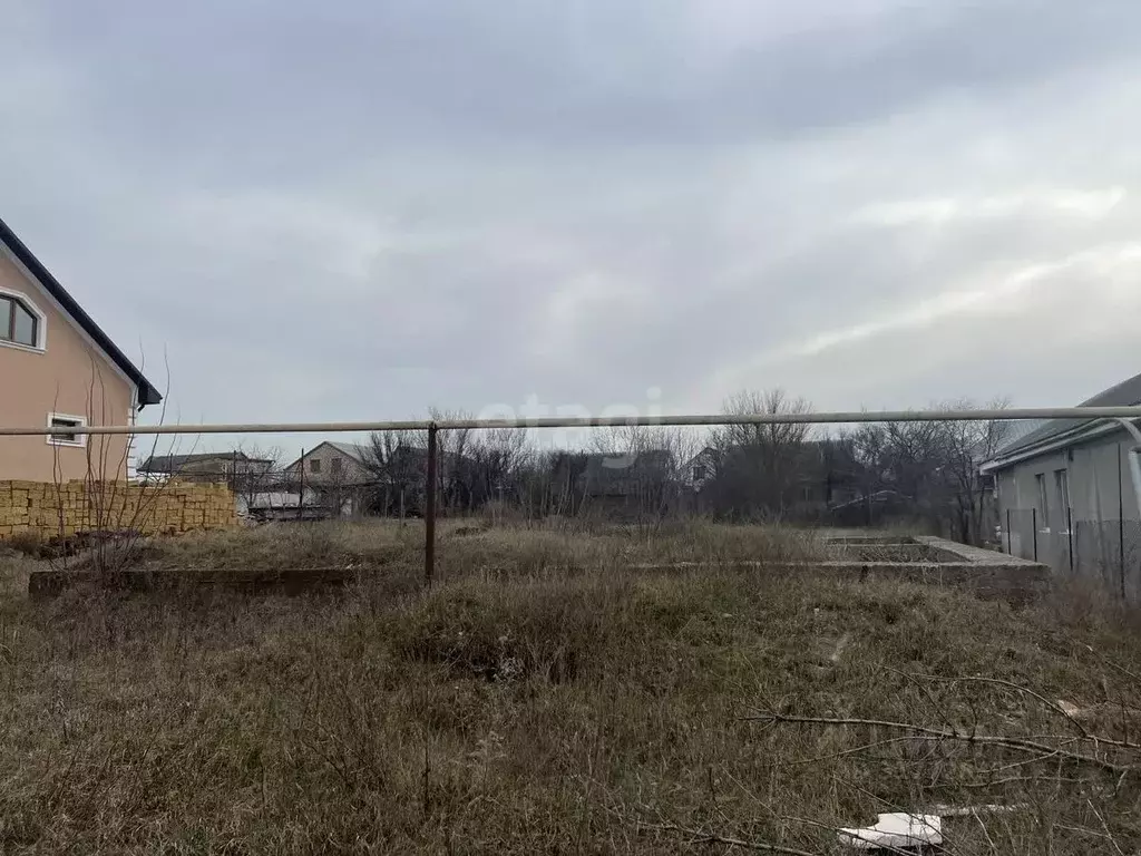 Участок в Крым, Симферопольский район, Гвардейское пгт ул. Амет-Хана ... - Фото 0
