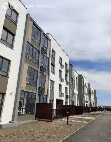3-комнатная квартира: Тюмень, улица Сергея Свиридова, 7 (86.8 м) - Фото 0