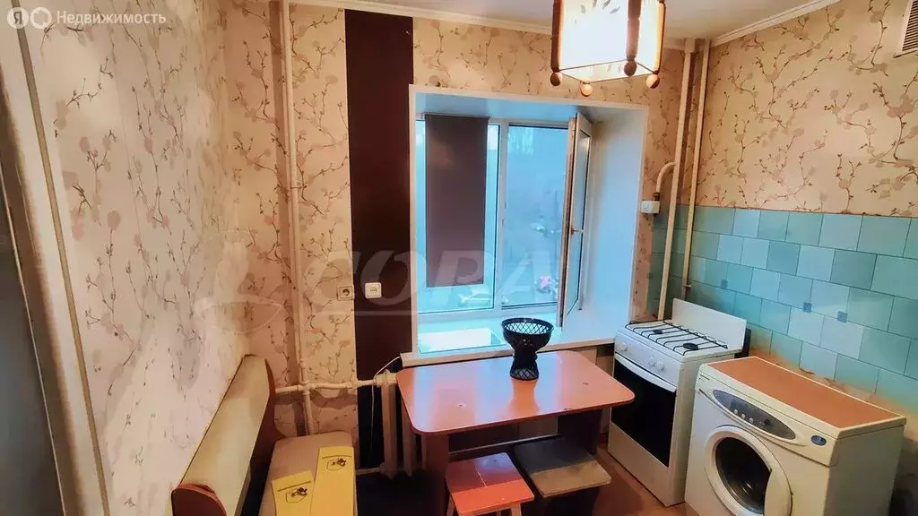 1-комнатная квартира: Тюмень, улица Республики, 146 (29 м) - Фото 0