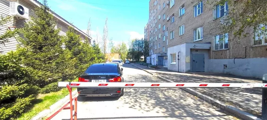 3-к кв. Омская область, Омск ул. Яковлева, 9 (85.0 м) - Фото 0