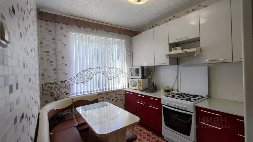 4-к кв. Белгородская область, Белгород ул. Щорса, 38 (70.2 м) - Фото 0