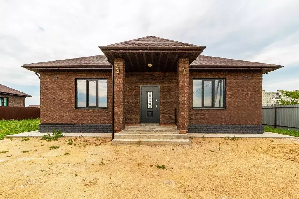 Дом в Омская область, Омский район, Богословское с/пос, с. ... - Фото 1