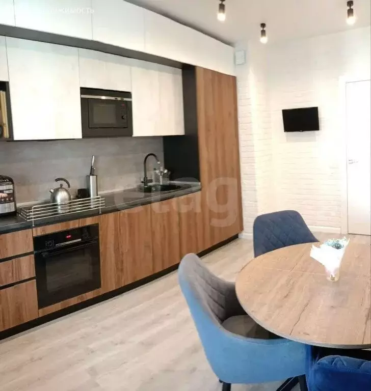 3-комнатная квартира: Санкт-Петербург, улица Оптиков, 37 (83 м) - Фото 0