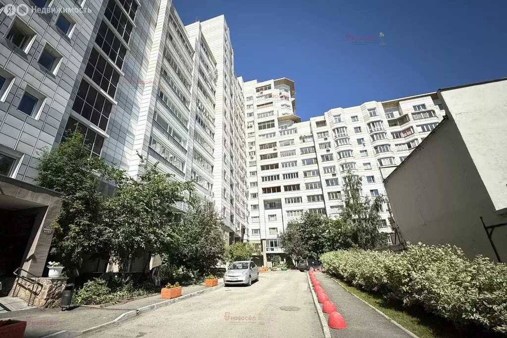 2-комнатная квартира: Екатеринбург, улица Карла Маркса, 12 (67 м) - Фото 1