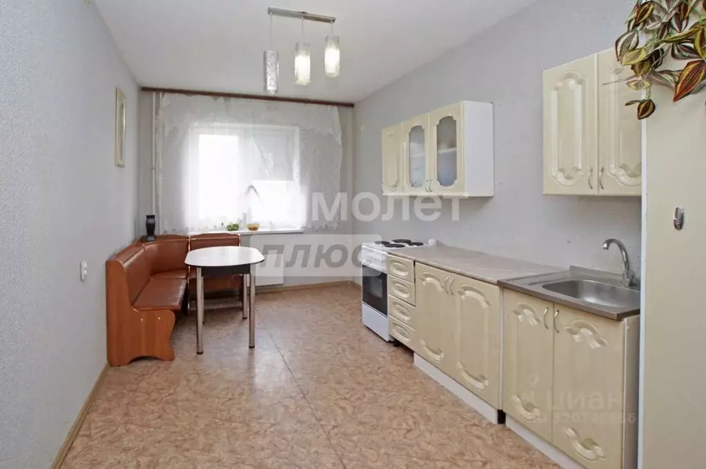 3-к кв. Омская область, Омск ул. Стороженко, 25к9 (70.0 м) - Фото 0