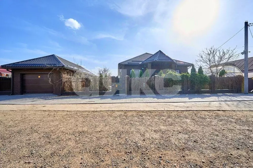 Дом в Краснодарский край, Кореновск 2-й кв-л,  (183 м) - Фото 1